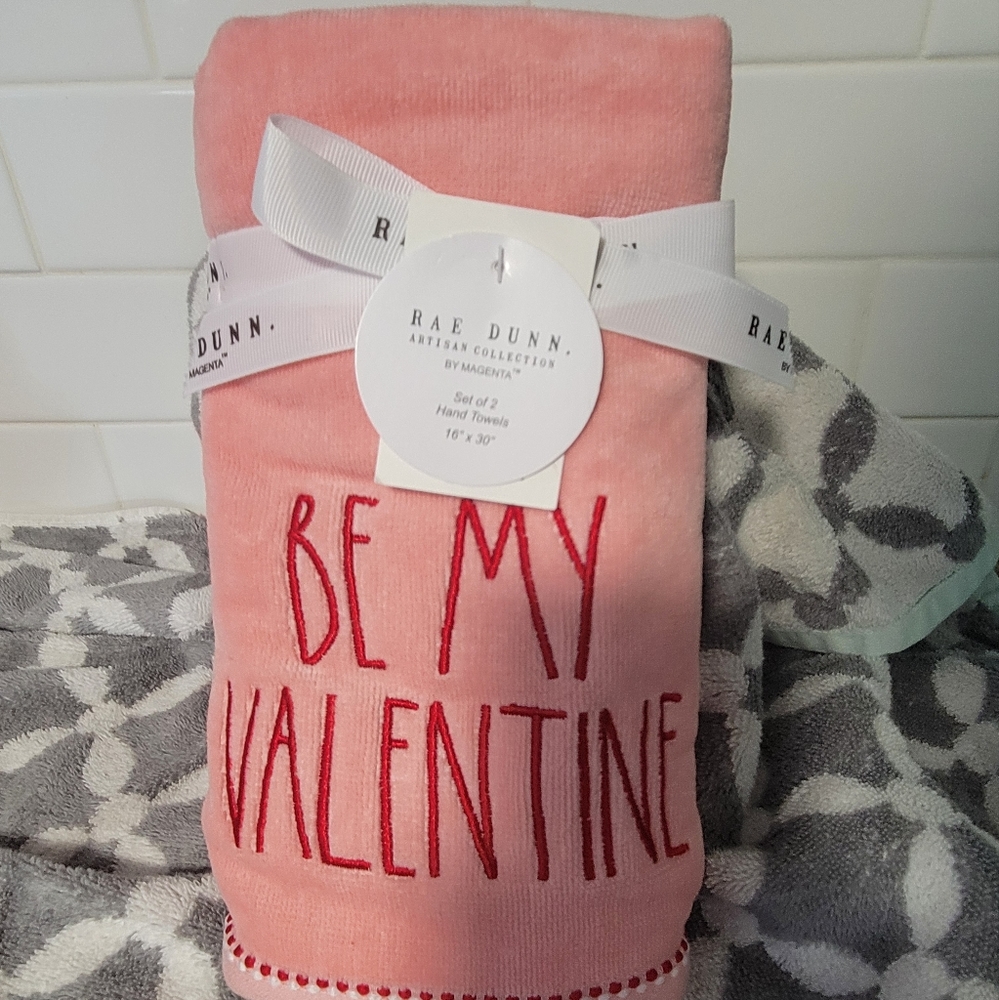 NWT Rae Dunn Be My Valentine Hand Towels.